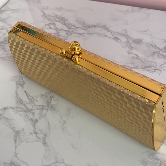 Gold textured clutch - Picture 2 of 3